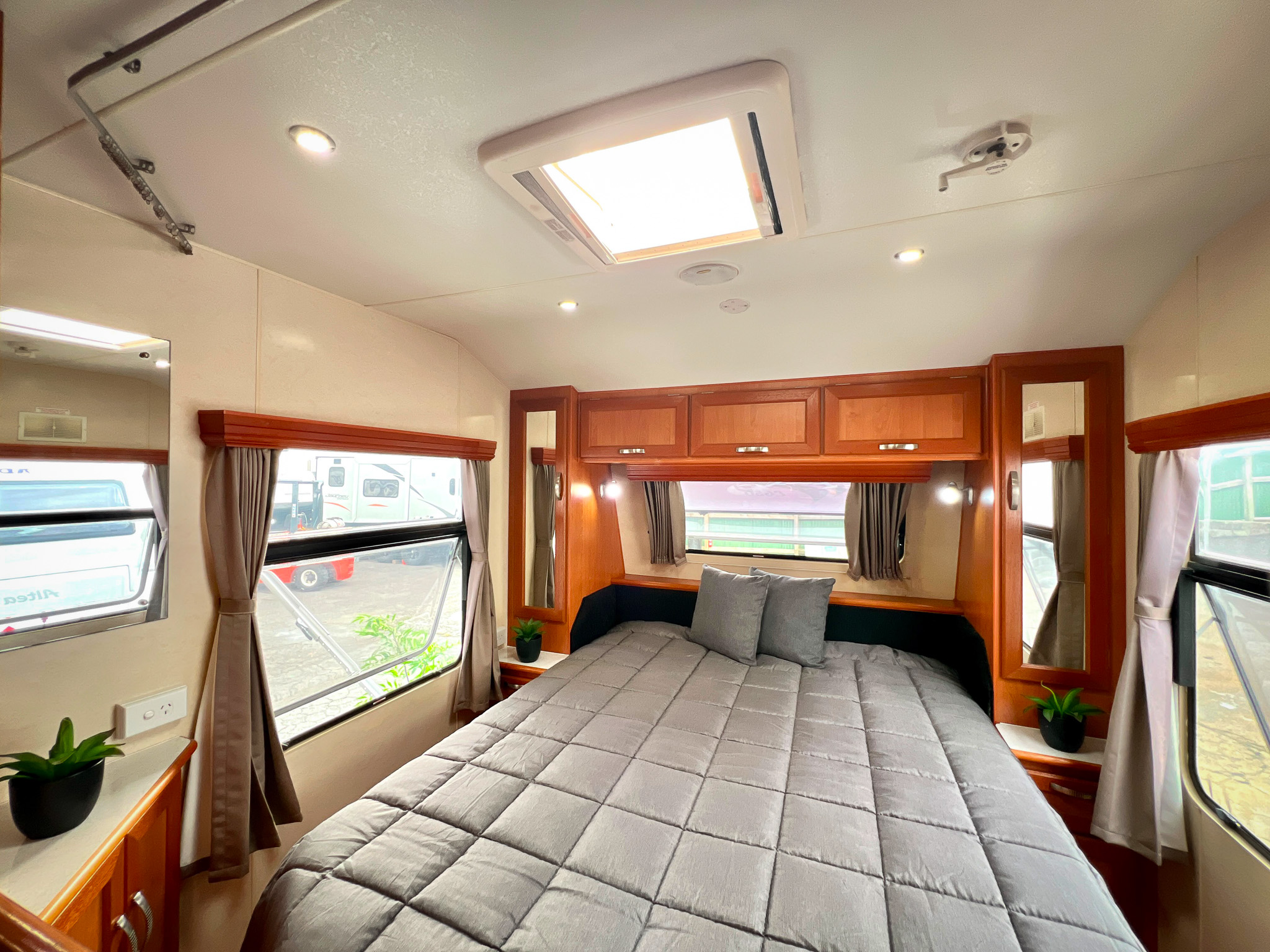 2012-concept-benson-650-08-bedroom-island-bed
