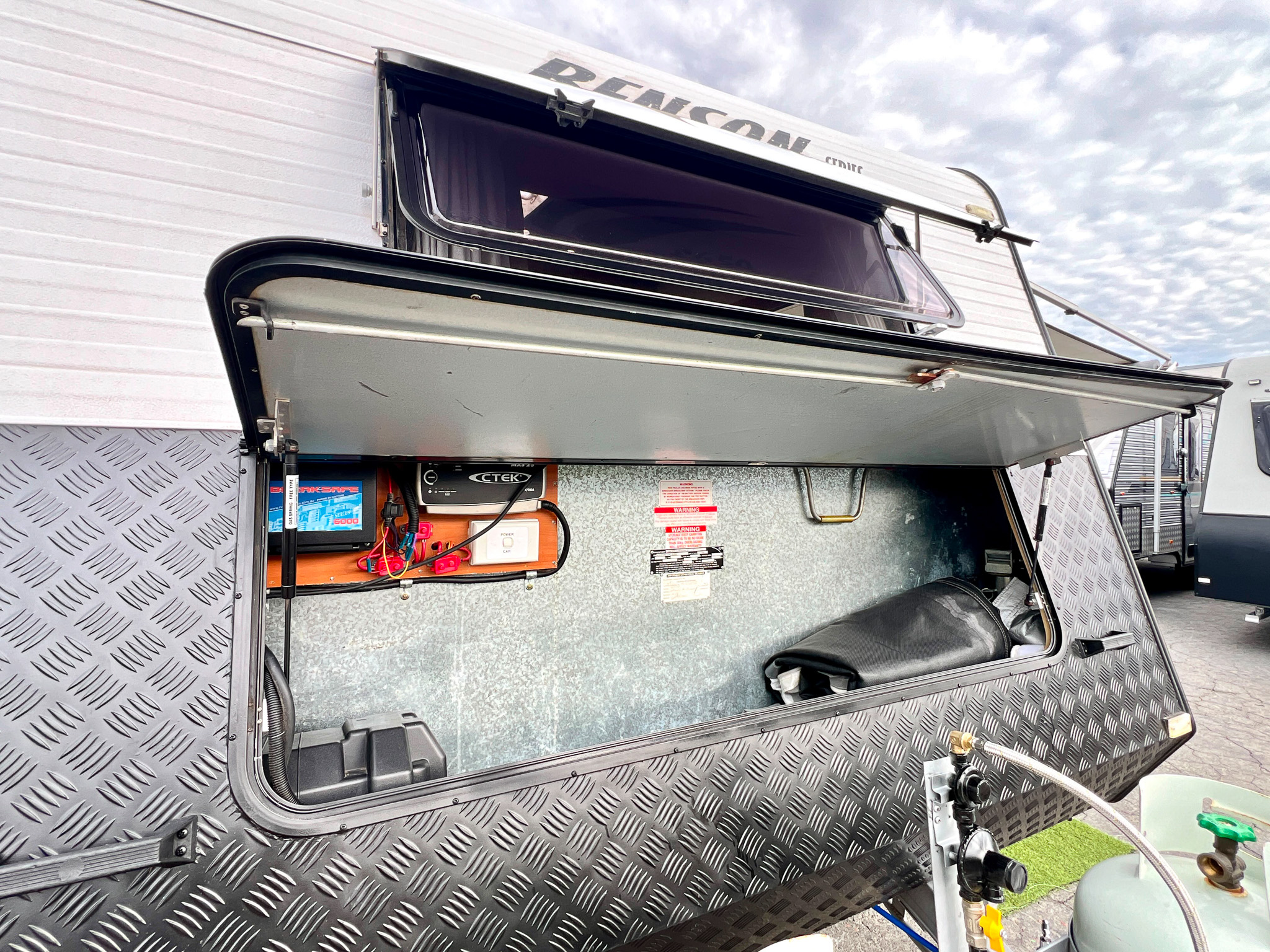 2012-concept-benson-650-13-front-storage-boot